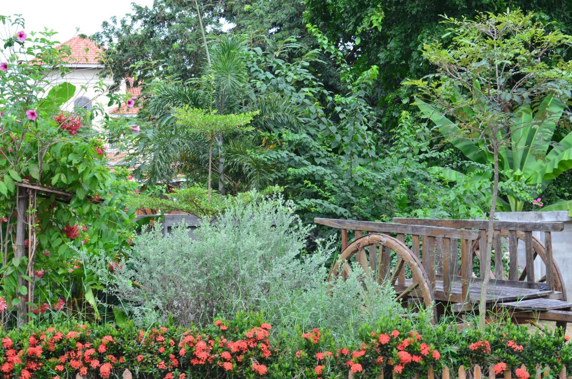 Home Stay Stc Bed And Breakfast Udon Thani Exterior foto